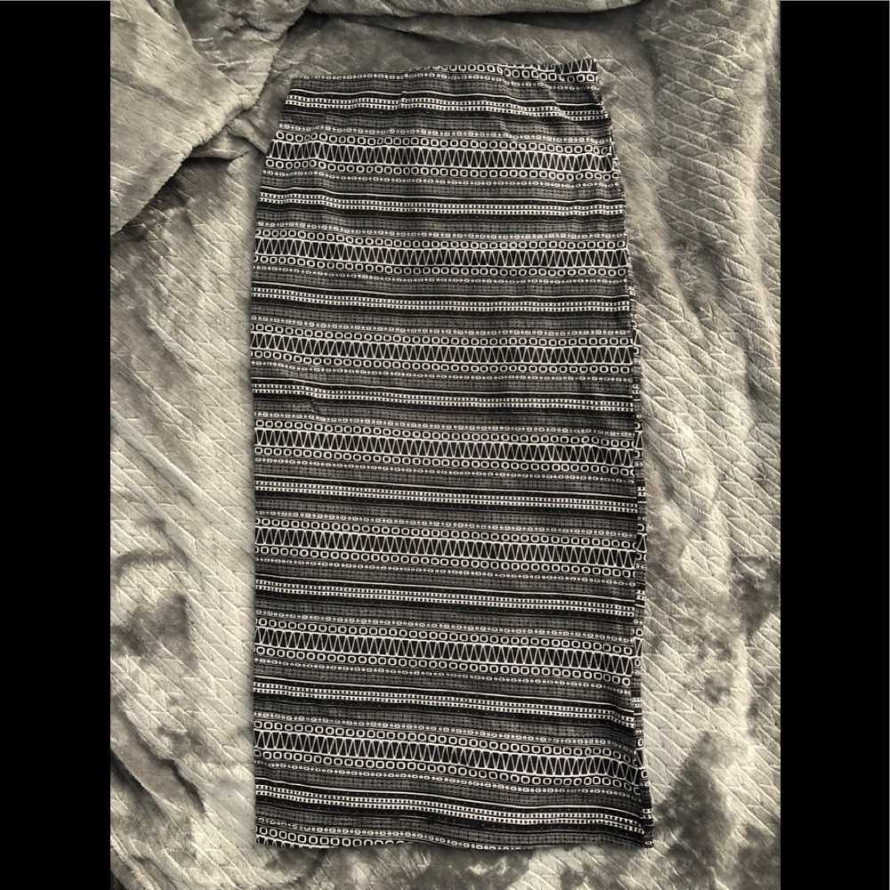 patterned pencil skirt